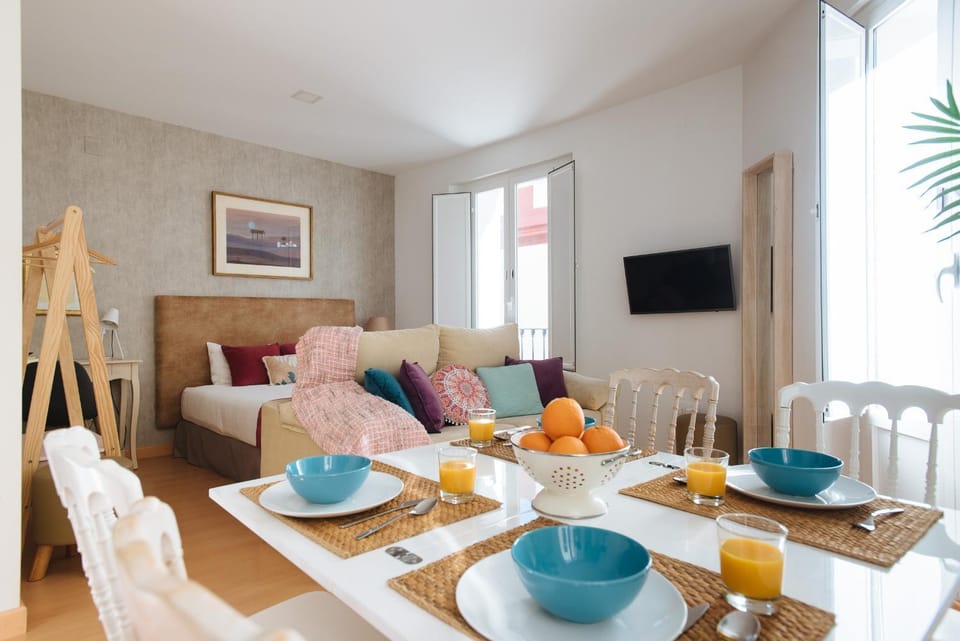Hostly Acetres 2A-Penthouse in City Center-Fibre-Parking Opt Apartment in Seville