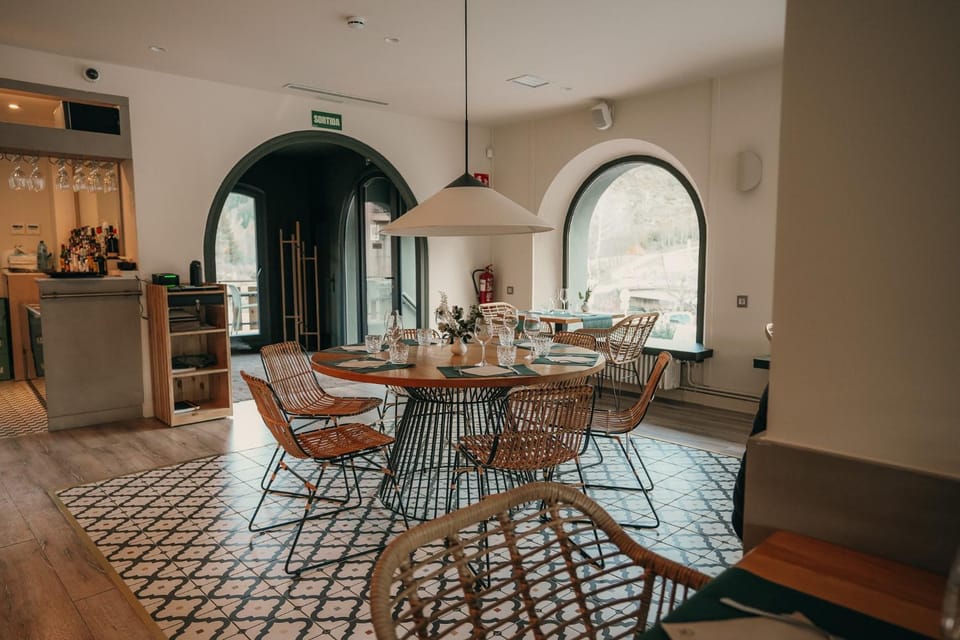 Restaurant/places to eat, Dining area