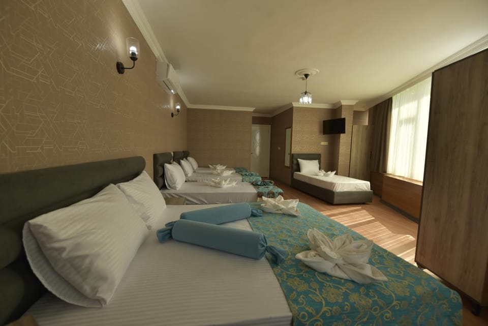 Bed, Other, Photo of the whole room, Decorative detail