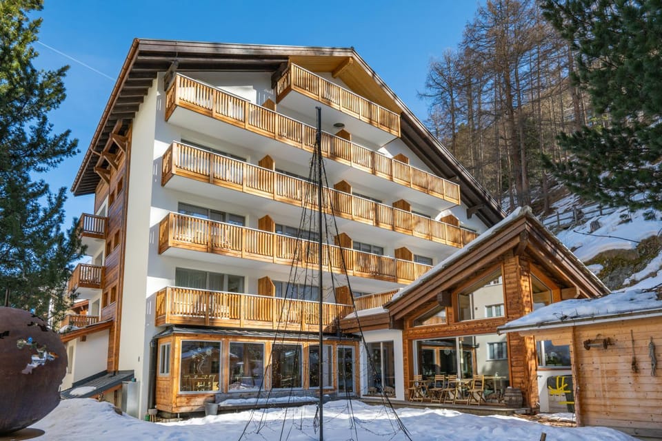 Property building, Day, Winter