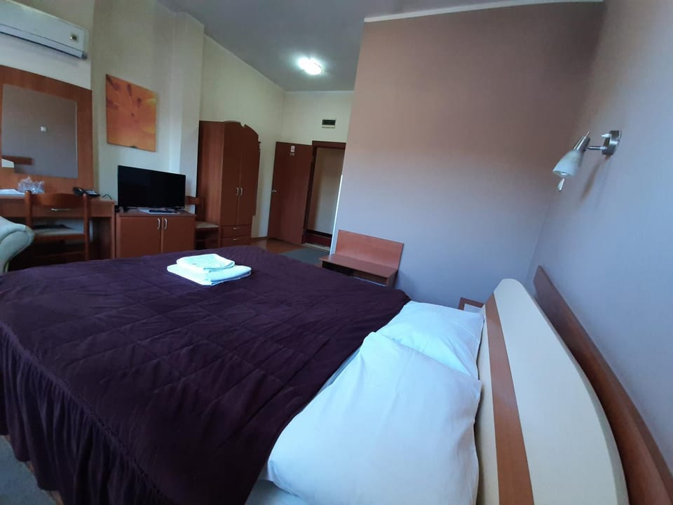 Bed, Photo of the whole room