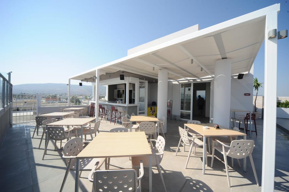 Food, Swimming pool, Drinks