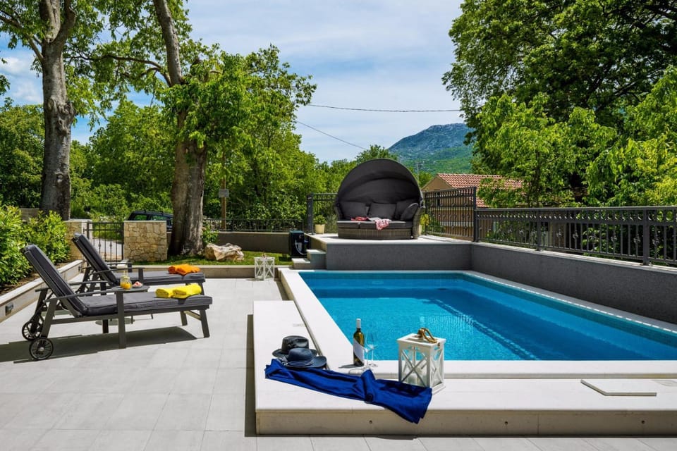 Day, Natural landscape, Summer, Garden, On site, Landmark view, Mountain view, Pool view, Swimming pool, sunbed