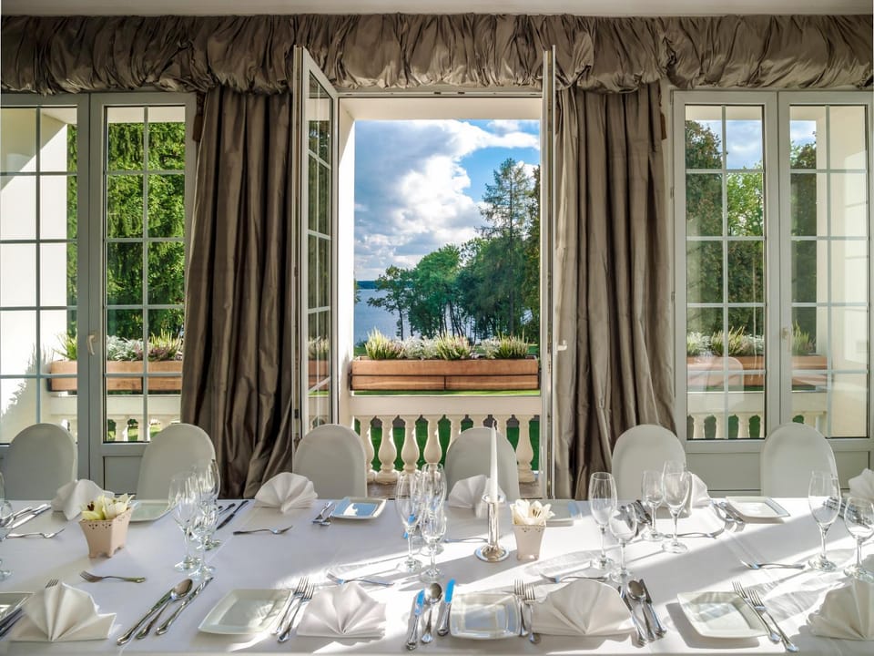 Restaurant/places to eat, Day, Banquet/Function facilities