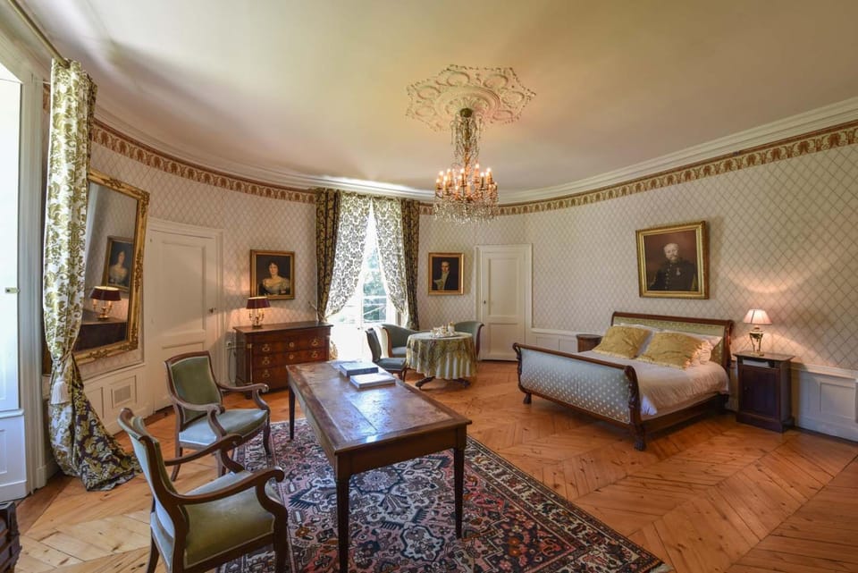 La Villa Palladienne - Château de Syam Bed and Breakfast in Jura