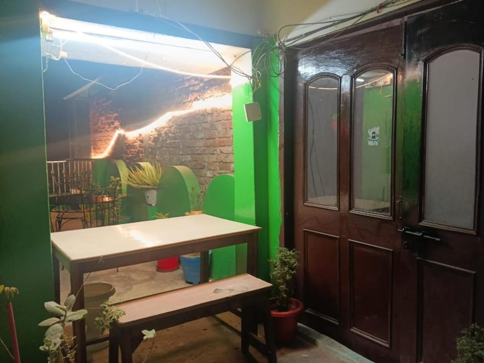 Sandhya Guest House Varanasi Near Ganga River Bed and Breakfast in Varanasi