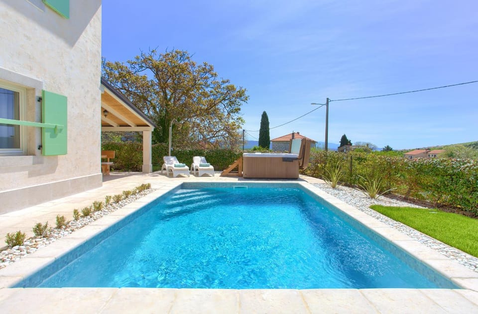 Villa Luca with pool and jacuzzi House in Primorje-Gorski Kotar County
