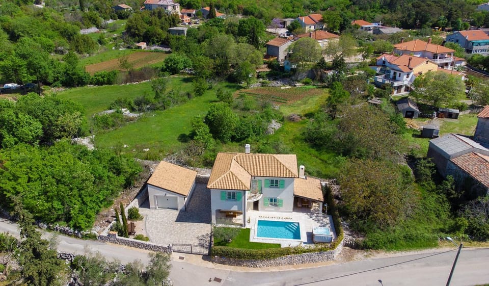 Villa Luca with pool and jacuzzi House in Primorje-Gorski Kotar County