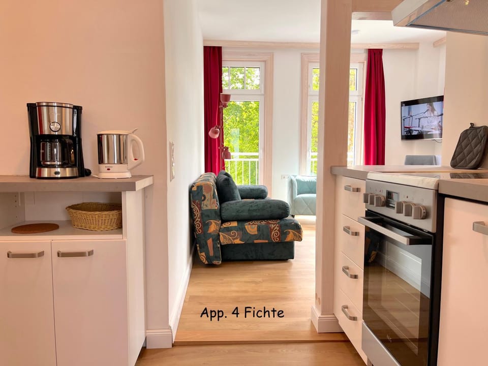 Kitchen or kitchenette, Seating area