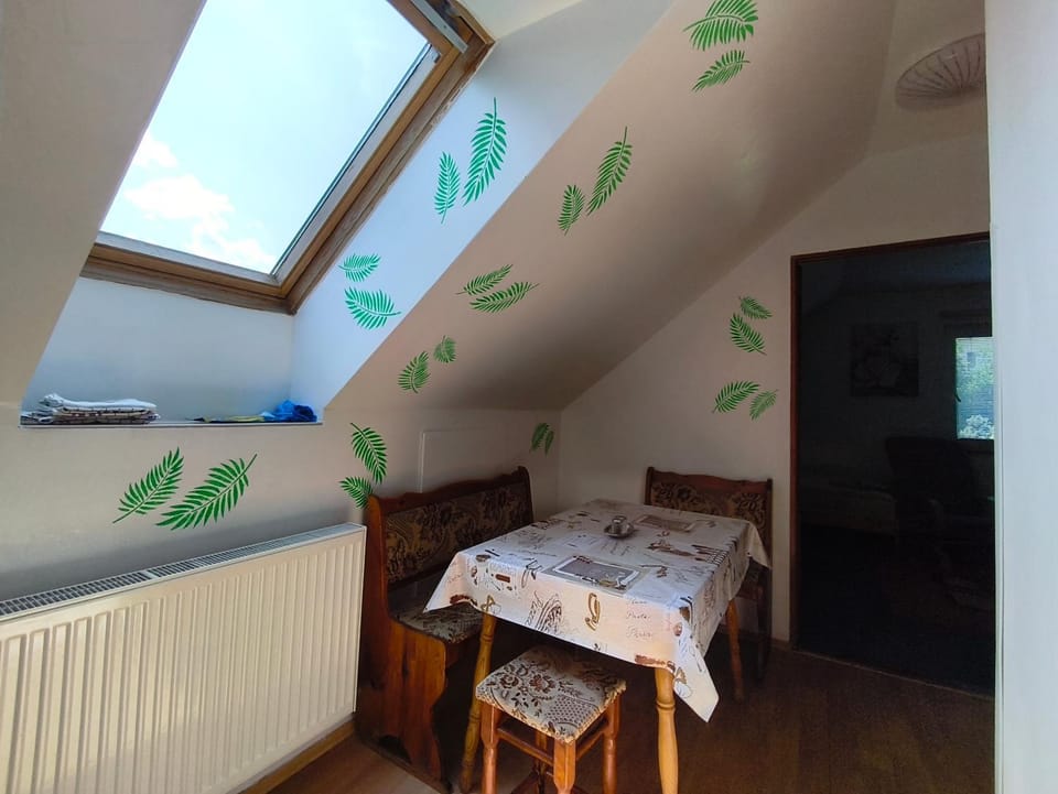 Dining area, Food, kitchen