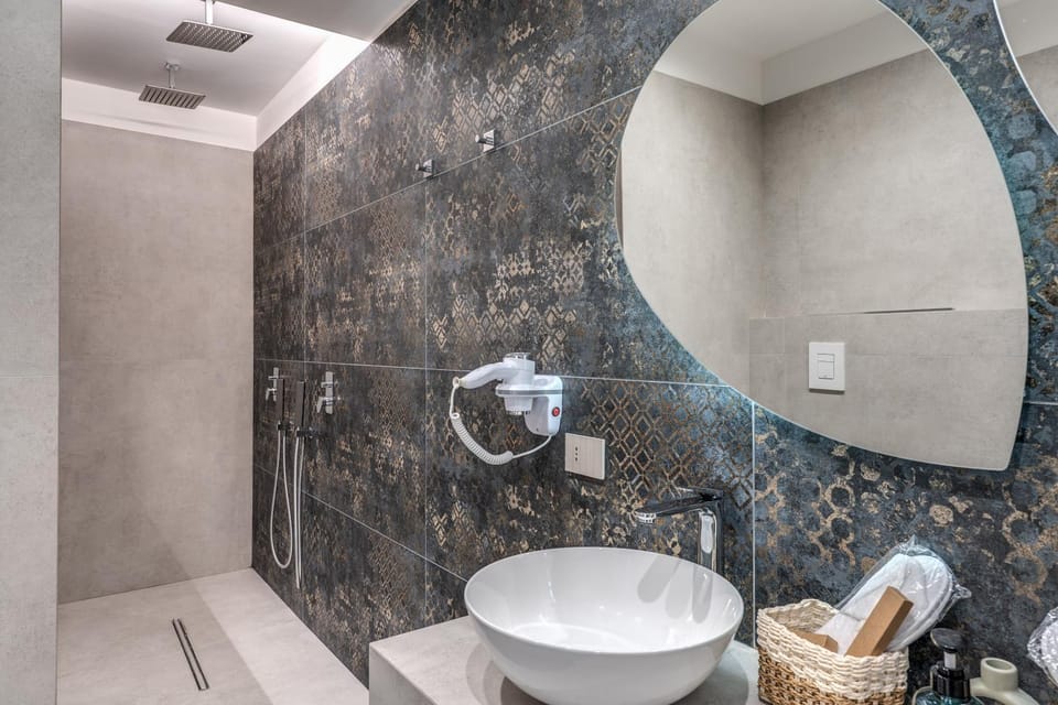 Shower, Bathroom, towels