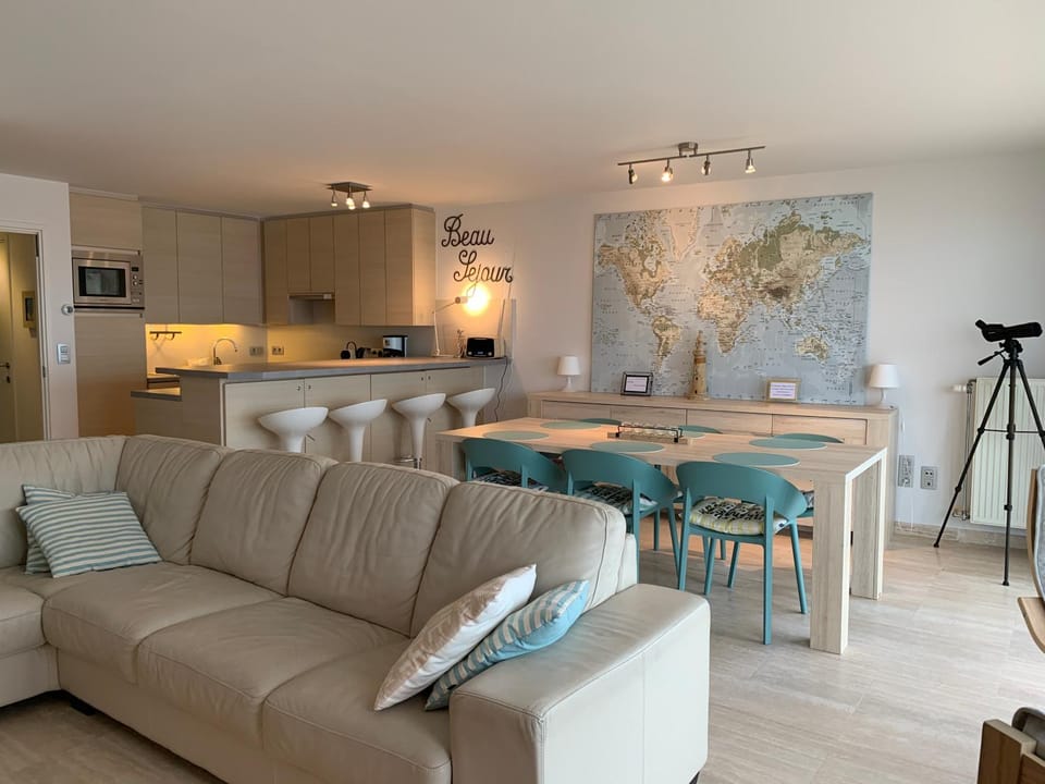 Living room, Seating area, Dining area