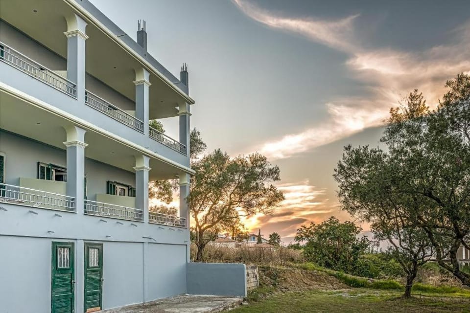 Property building, Natural landscape, Balcony/Terrace