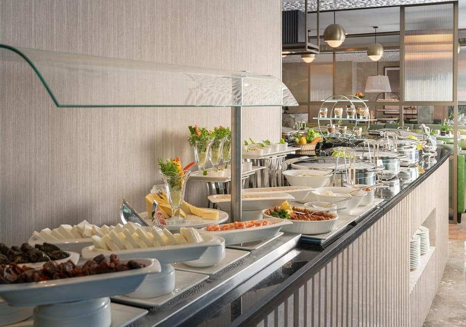 Restaurant/places to eat, Breakfast, Buffet breakfast