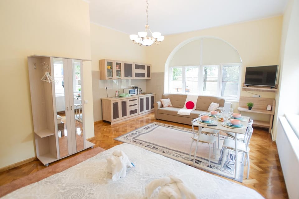 Living room, Photo of the whole room, Dining area
