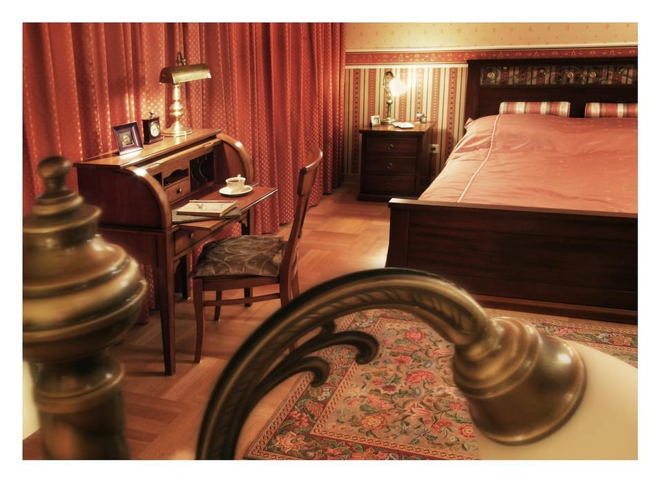 Bed, Decorative detail, Seating area