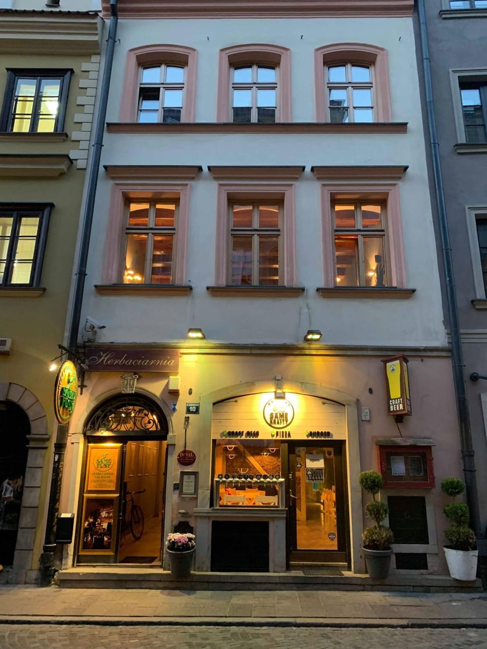 Facade/entrance