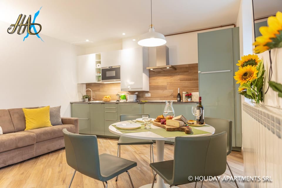 Kitchen or kitchenette, Living room, Seating area, Dining area