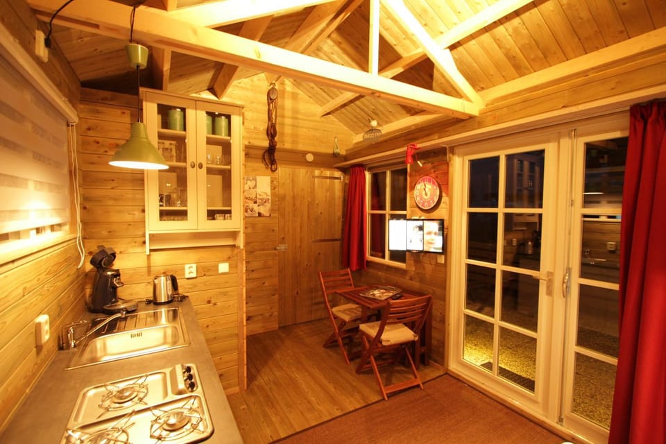 TV and multimedia, Coffee/tea facilities, Kitchen or kitchenette, Living room, Seating area, Dining area