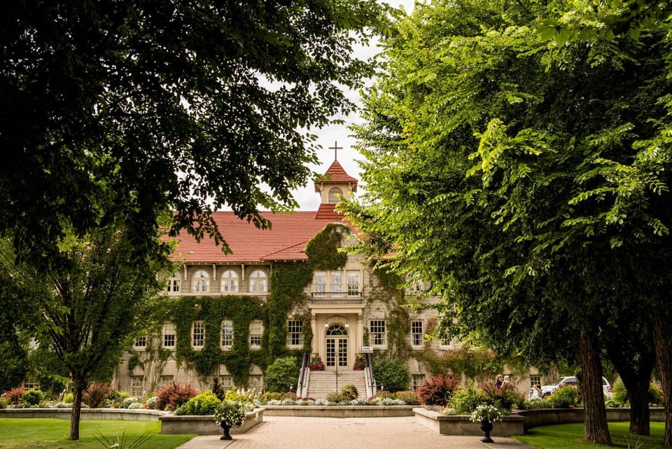 Property building, Facade/entrance, Day, Summer, Garden, Garden view, Area and facilities, Location