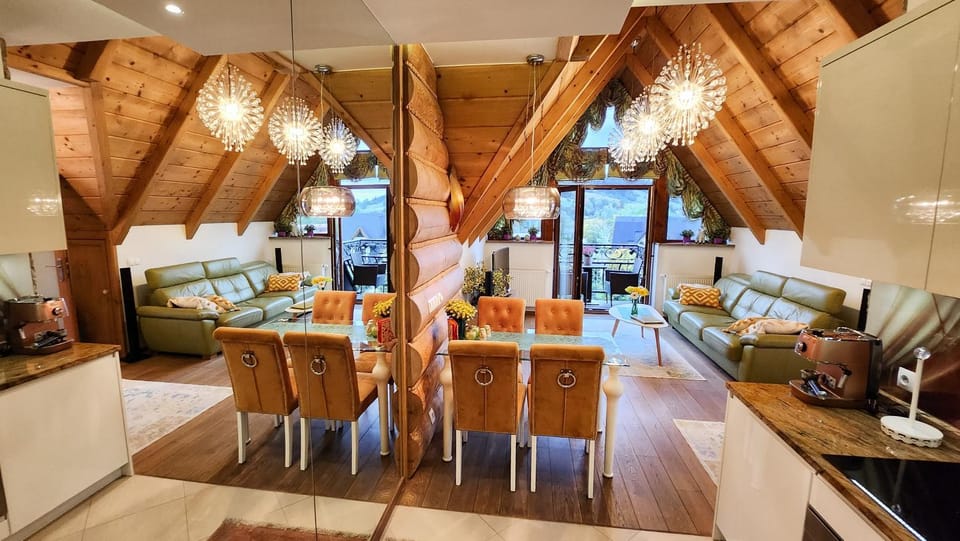 Balcony/Terrace, Kitchen or kitchenette, Living room, Mountain view