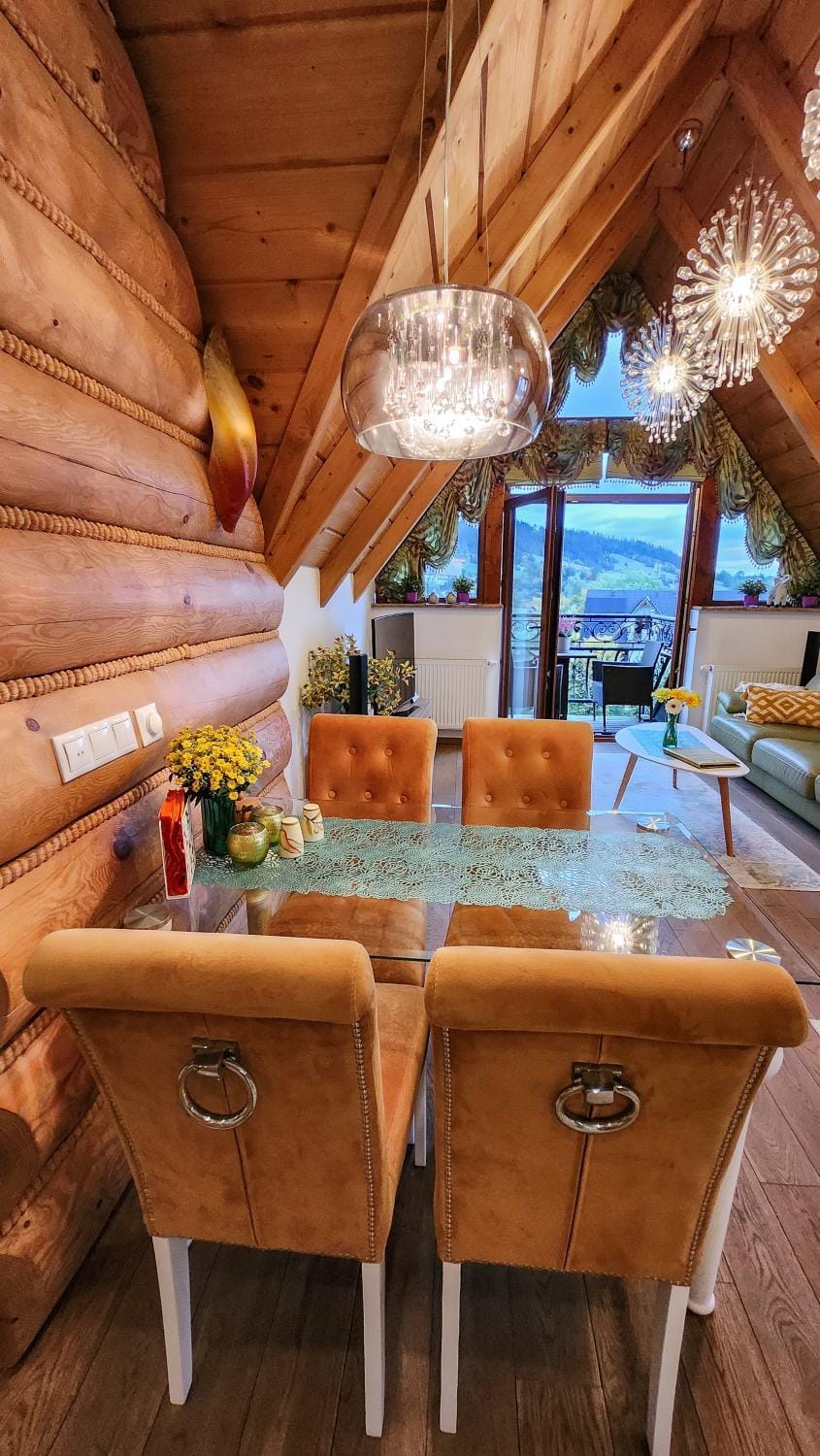 Balcony/Terrace, Living room, Mountain view
