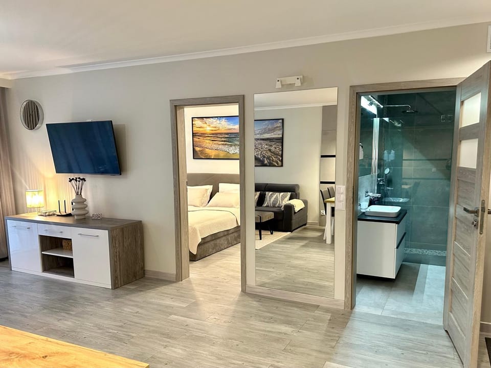 Bed, Bathroom, Living room, Photo of the whole room, Seating area, Bedroom