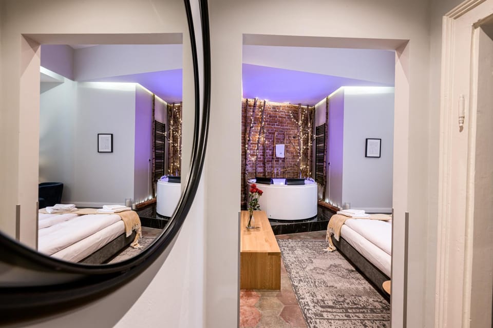 Hot Tub, Bedroom