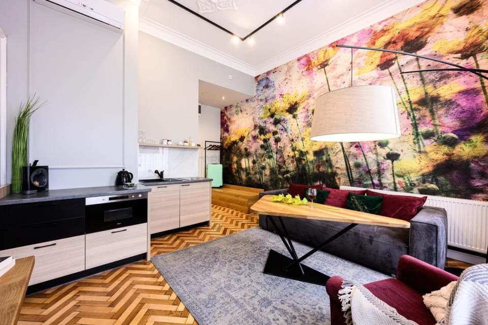 TV and multimedia, Kitchen or kitchenette, Living room, Seating area, Dining area, oven, stove