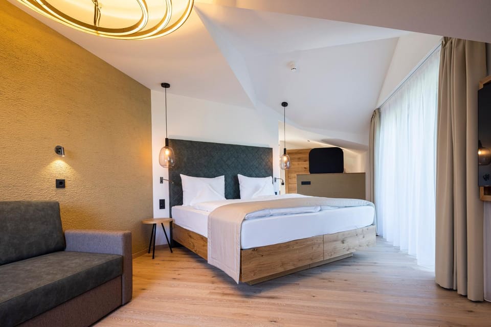 Photo of the whole room, Seating area, Bedroom