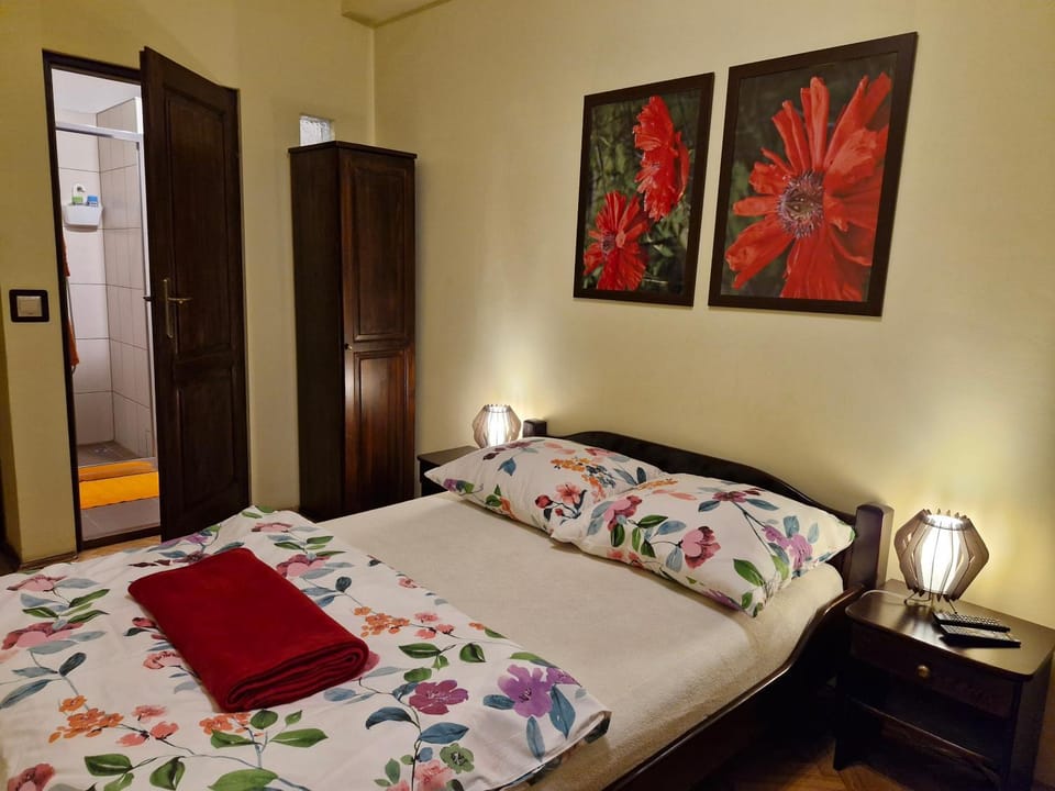 Bed, Photo of the whole room, Bedroom, wardrobe