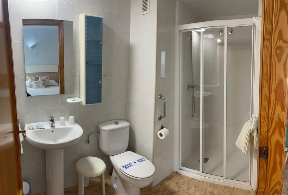 Shower, Toilet