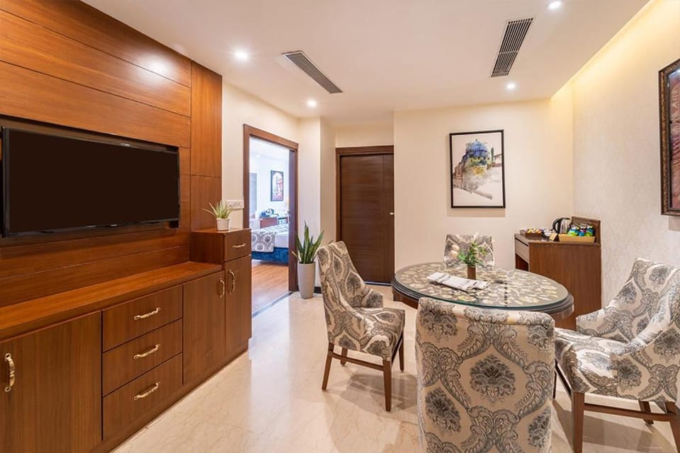 TV and multimedia, Living room, Dining area