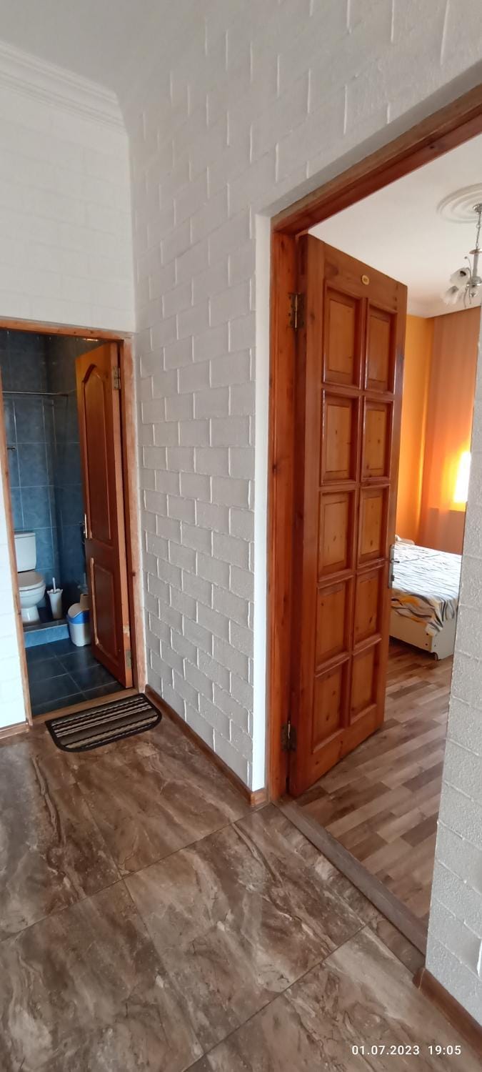 Shower, Toilet