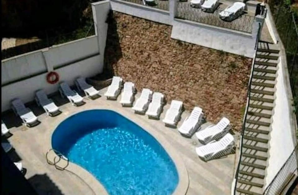 Swimming pool, Swimming pool
