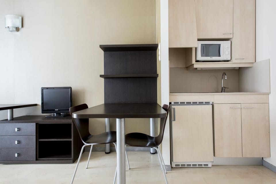 Toilet, Kitchen or kitchenette, Seating area