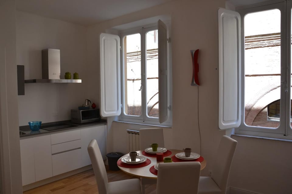 Kitchen or kitchenette, Seating area, Dining area