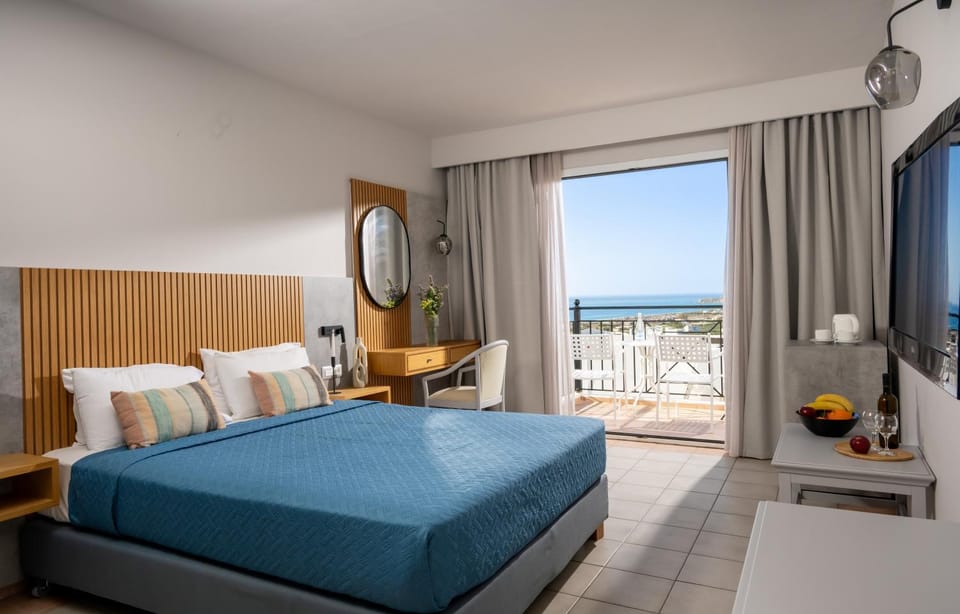 TV and multimedia, Photo of the whole room, Sea view