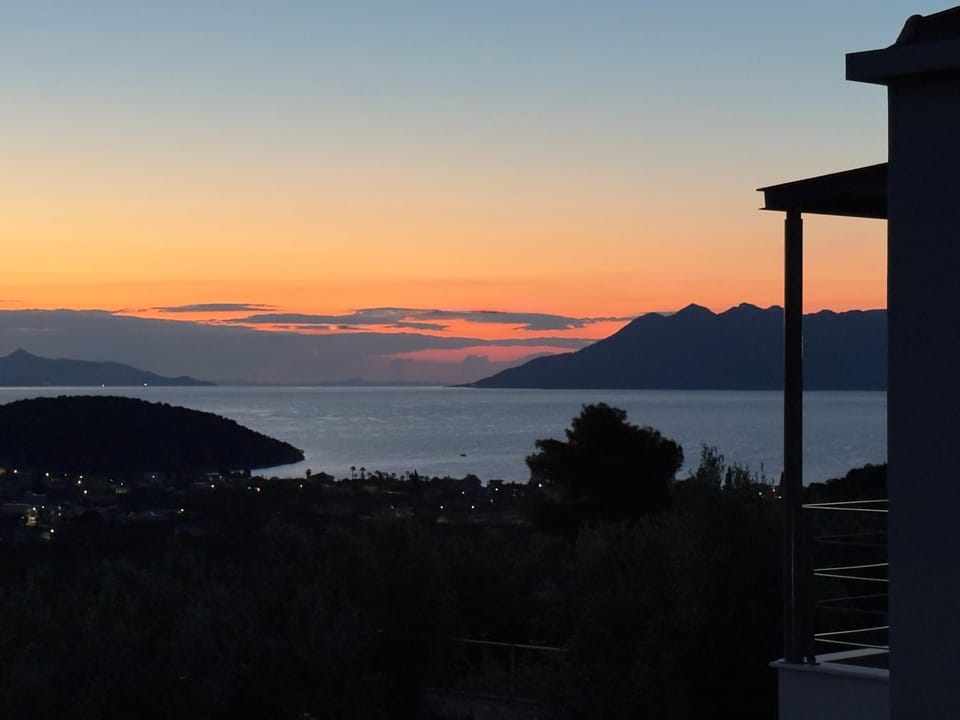 Day, Natural landscape, Mountain view, Sea view, Sunset