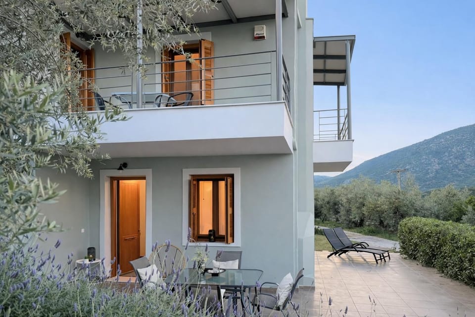 Property building, Patio, Spring, Day, Natural landscape, View (from property/room), Balcony/Terrace, Dining area