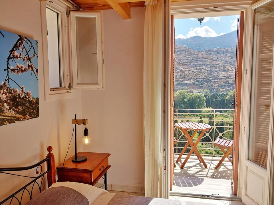 Day, Natural landscape, Balcony/Terrace, Photo of the whole room, Bedroom, Mountain view