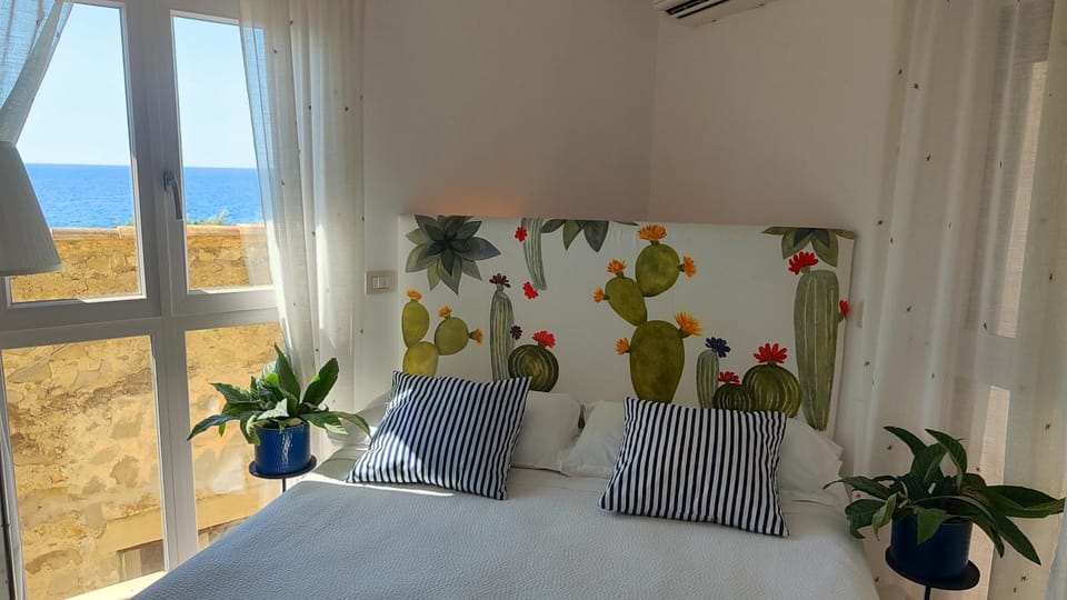 Bed, Photo of the whole room, Bedroom, Sea view, air conditioner