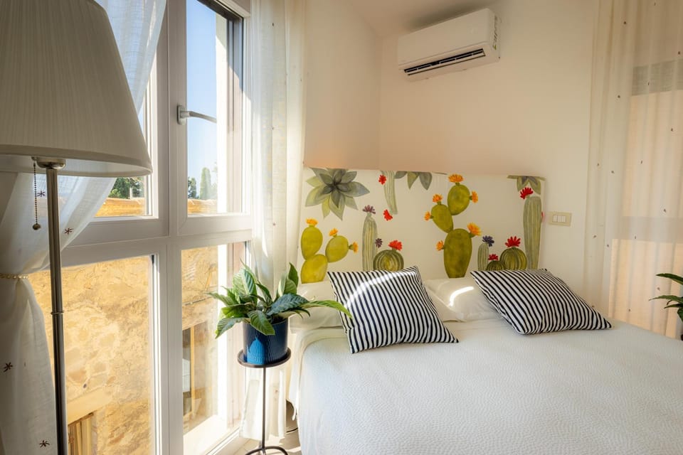 Bed, Photo of the whole room, Bedroom, Sea view, air conditioner