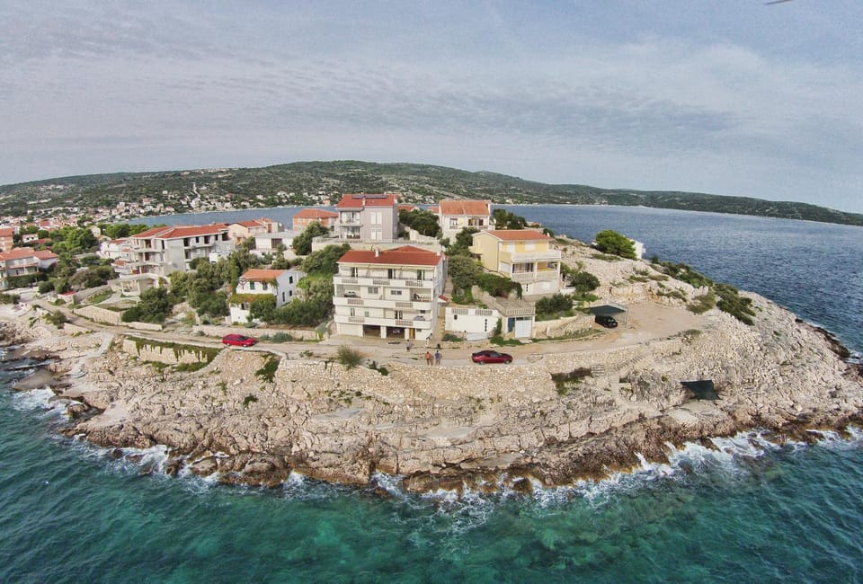 Bird's eye view, Area and facilities