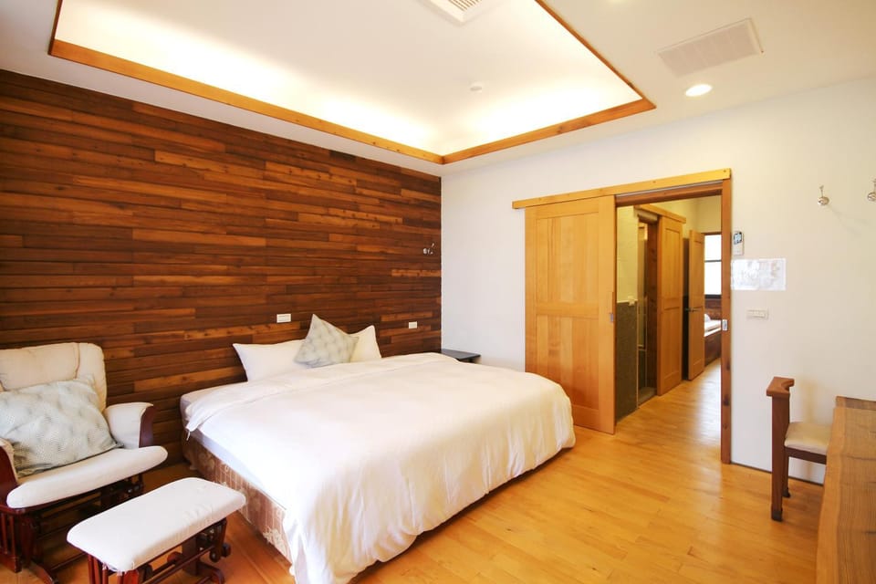 Photo of the whole room, bunk bed