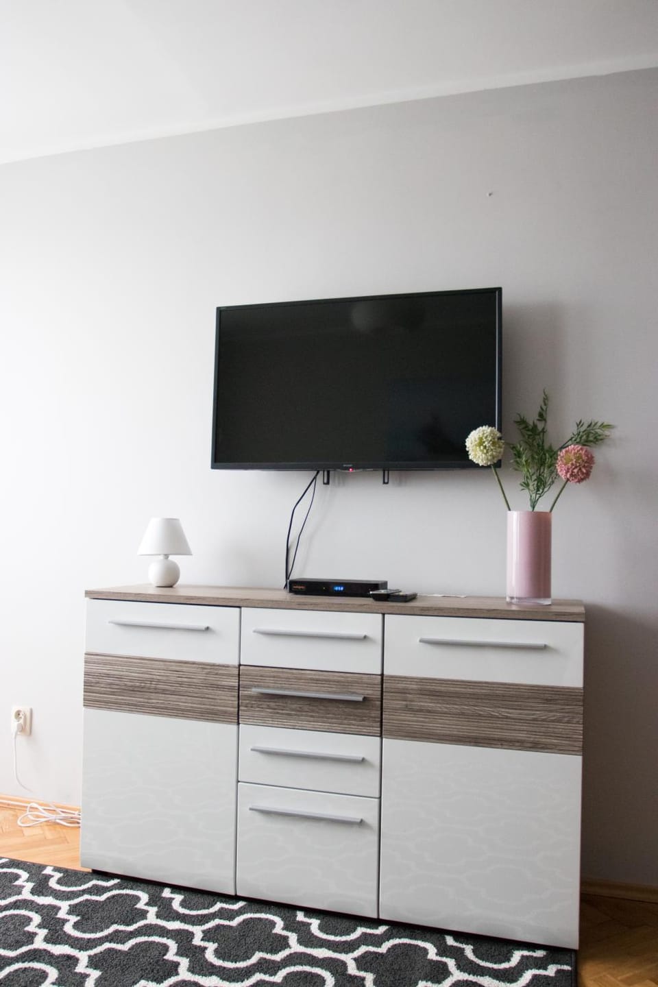 TV and multimedia, Photo of the whole room