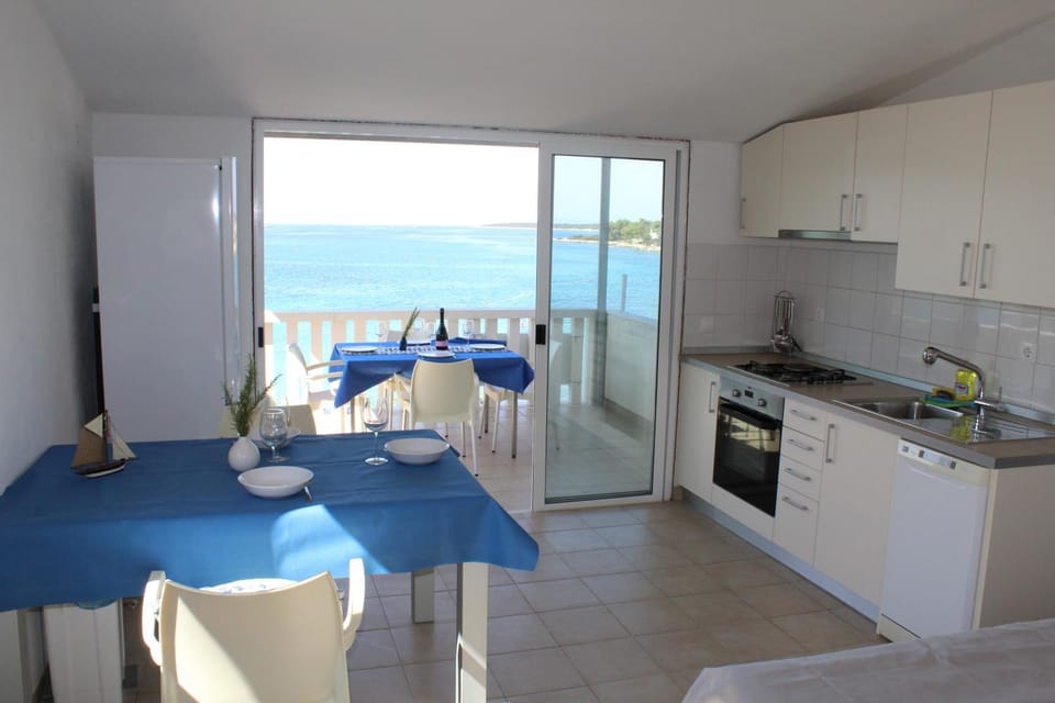 Balcony/Terrace, Kitchen or kitchenette, Dining area, Sea view