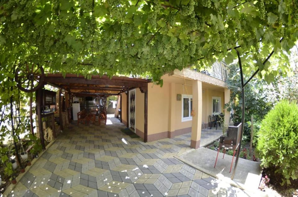Shower, Toilet, BBQ facilities, Garden, Kitchen or kitchenette, Seating area