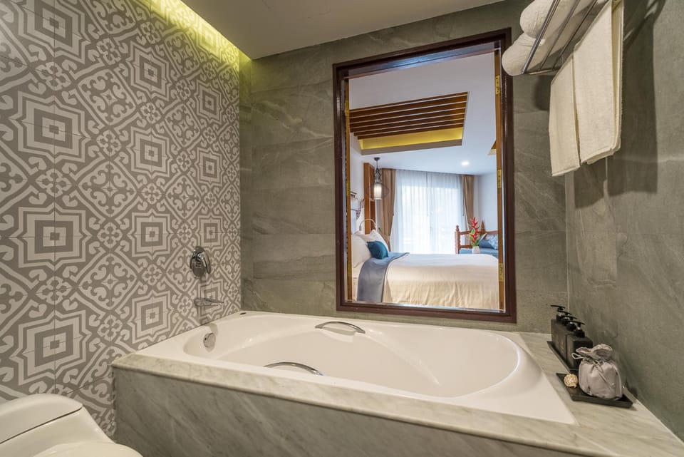Bathroom, Photo of the whole room, Bedroom, Bath, towels