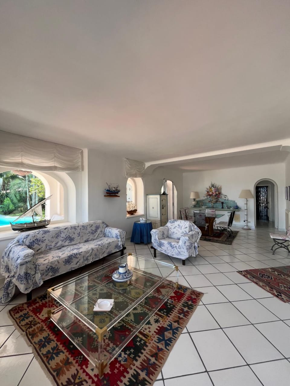 Living room, Seating area